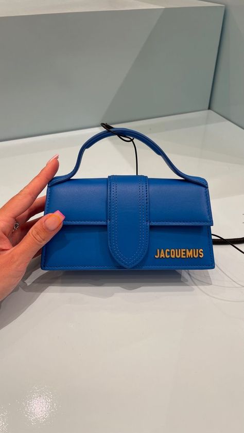 Jacquemus Bag Blue, Jacquemus Bag Street Style, Blue Designer Bag, Jacquemus Bambino, Jacquemus Bag, Dream Bag, Ootd Women, Girly Bags, Luxury Purses