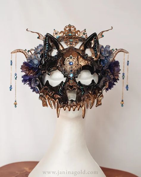 Radiant Citadel, Dnd Concept, Genshin Oc, Masquerade Outfit, Fantasy Crown, Pin Up Vintage, Flower Cat, Masked Ball, Gold Mask