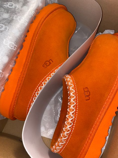 New Uggs 2023, Orange Uggs Outfit, Orange Uggs, Orange Shoes Outfit, Uggs Shoes, Tasman Uggs, Balenciaga Adidas, Air Jordan Nike, Pretty Sneakers