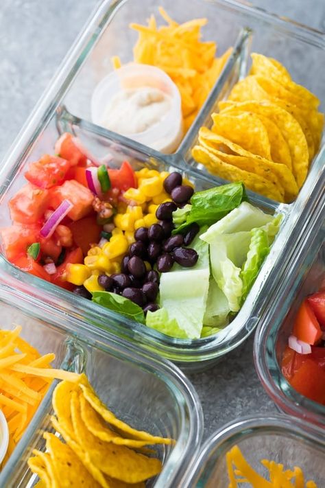 close up shot of Taco Salad in Glass Bento Box Packable Lunches For Adults, Salad Bento, Great Vegetarian Meals, Easy Lunches For Kids, Tomato Snacks, Bento Box Recipes, Packing Lunch, Work Food, Box Recipes