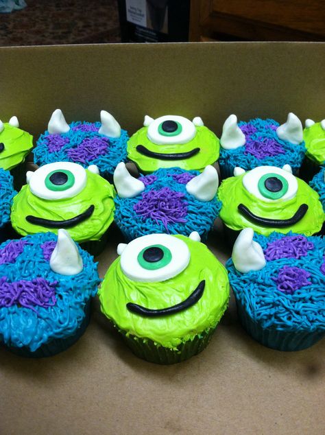 Monster Inc cupcakes Mike Wazowski Cupcakes, Monsters Inc Cupcakes Ideas, Monster Inc Cupcakes Ideas, Monsters Inc Birthday Party Ideas Food, Monster Inc Cake Ideas, Monster Inc Party Ideas, Monster University Cupcakes, Monsters Inc Birthday Cake, Monsters Inc Birthday Party Ideas