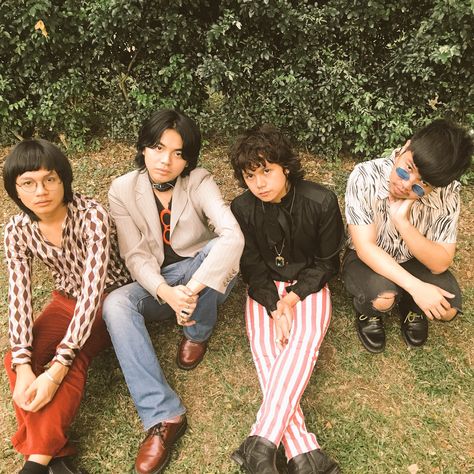 iv of spades ❤️ Mundo Iv Of Spades Aesthetic, Iv Of Spades Art, Iv Of Spades, Retro Photoshoot, Fitted Slacks, King Of Spades, Band Photography, Cute Headers, Miss U