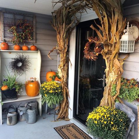 Fall Wagon Decor, Porch Fall Decorating Ideas, Rustic Fall Porch, Fall Front Porch Decor Ideas, Front Porch Decor Ideas, Fall Planters, Primitive Fall, Fall Front Porch Decor, Halloween Front Porch