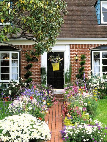 I want to do something like this with my front walk eventually.... Rustic Arbor, Walkway Landscaping, Front Walk, Front Gardens, Front Walkway, Small Front Yard, Dream Landscape, Front Yard Design, Garden Walkway