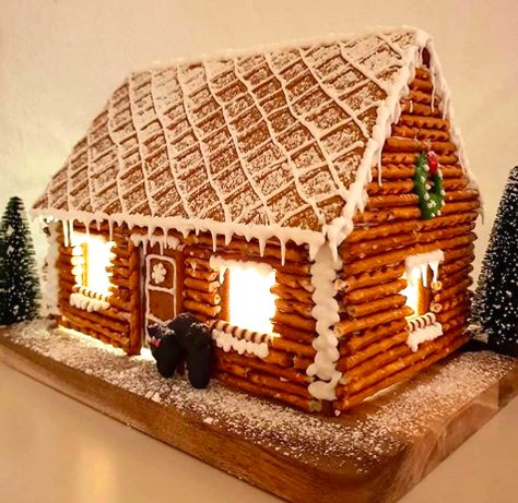 Woodsy Gingerbread House, Cottagecore Gingerbread House, Bad Gingerbread House, Unique Gingerbread House Ideas Design, Brick Gingerbread House, Ginger Bread Houses Ideas, Gingerbread House Ideas Contest, Cute Gingerbread House Ideas, Log Cabin Gingerbread House