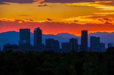 Denver Colorado Skyline Drawing, Denver Skyline Drawing, Denver City Skyline, Denver Skyline Tattoo, Denver Colorado Skyline, Denver Mountains, Skyline Tattoo, Skyline Drawing, Denver Skyline