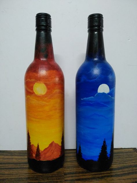 Whiskey Bottle Crafts, Wine Bottle Wind Chimes, Canvas Art Painting Acrylic, Painted Bottles, Hand Painted Bottles, Glass Painting Designs, Diy Glass Bottle Crafts, Jar Art, Glass Bottles Art