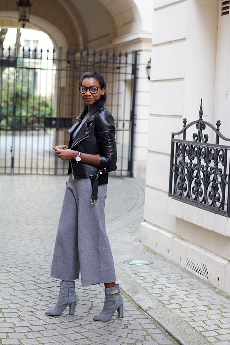 Grey Cullote Outfit, Grey Culottes Outfit, Square Toe Boots Outfit, Grey Culottes, Culottes Outfit, Olive Clothing, Capri Outfits, Denim Culottes, Outfit Zara