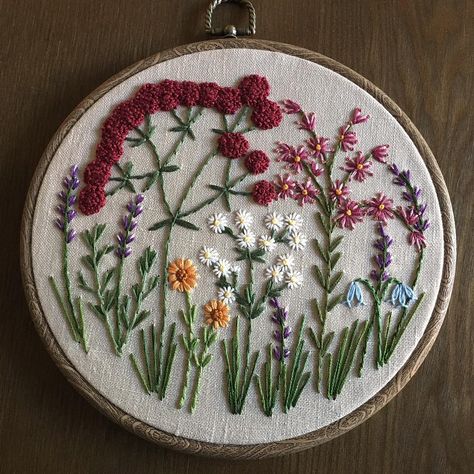 Finished up this wildflower hoop this weekend. Simple Floral Embroidery, Spring Embroidery, Diy Hand Embroidery, Jacobean Embroidery, Gift Embroidery, Earth Green, Packaging Diy, Wind Sculptures, Diy Embroidery Kit