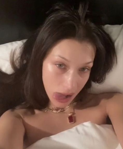 Bella Hadid Selfie, Bella Hadid, A Woman