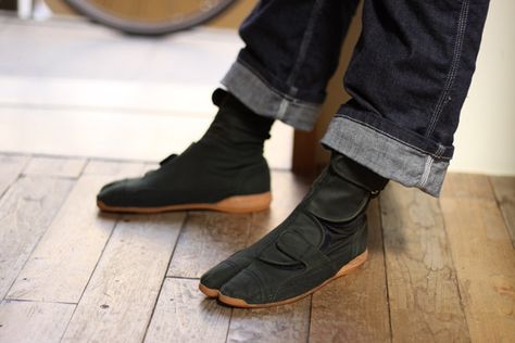 I would like tabi boots. Vegan Winter Boots, Ninja Shoes, Punk Kitchen, Food Filipino, Japanese Mochi, Recipes Sandwiches, Mens Outdoor Fashion, Vegan Blog, Vegan Guide