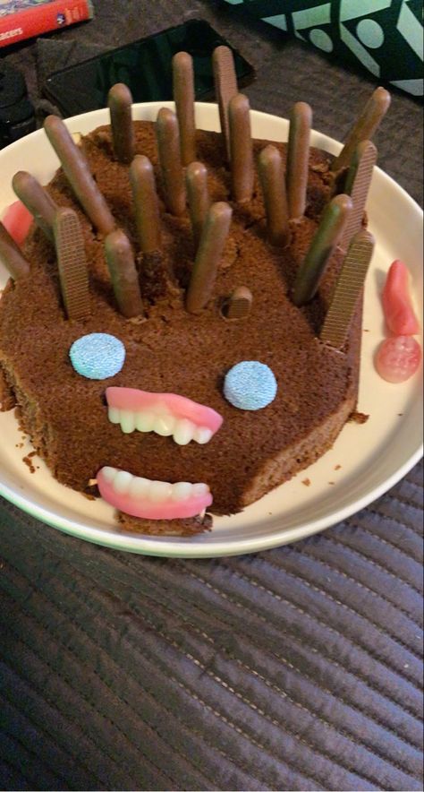 Cursed Dessert, Unhinged Birthday Cakes, Cursed Cupcakes, Bad Birthday Cakes, Cursed Birthday Cake, Funny 16th Birthday Cake, Cursed Birthday, Yucky Food, Iconic Cakes