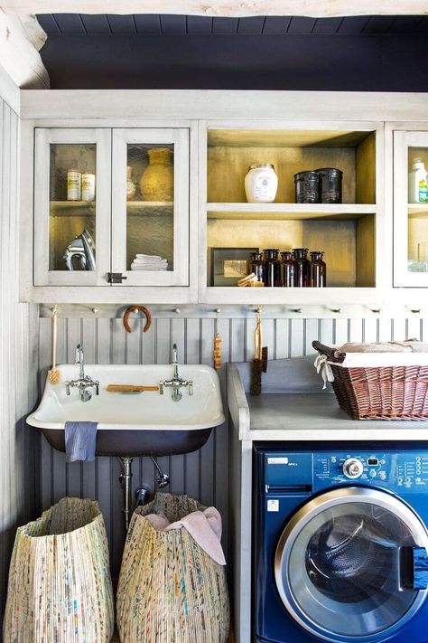 Every laundry room could be turned into a wonderful space with these 25 brilliant space-saving small laundry room organization ideas. Small Laundry Room Makeover, Small Laundry Room Organization, Tiny Laundry Rooms, Devol Kitchens, Laundry Room Sink, Laundry Room Cabinets, Small Laundry Rooms, Small Laundry Room, Laundry Sink