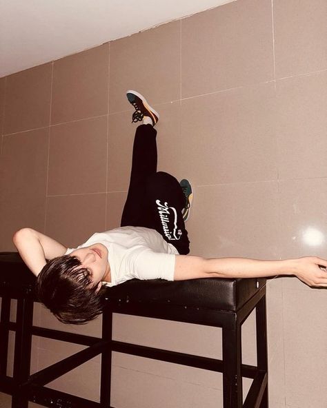 SM_NCT on Twitter: "[OFFICIAL] 230501 #MARK's Instagram update (1) "feeling flexible in #manila 🙏" #NCT #NCTDREAM https://t.co/7SxsG1AWkP https://t.co/wS5KSIqw0H" / Twitter Mark Baby, Boy Korea, The 7th Sense, Lee Min Hyung, Canadian Boys, Nct Mark, Mark Nct, Dream Boy, Mark Lee