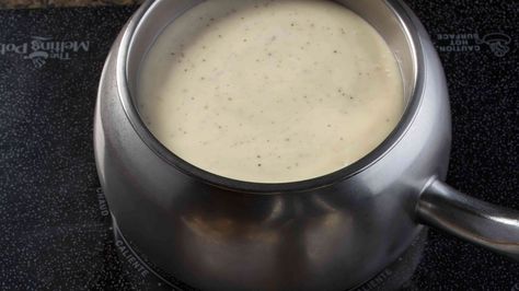 There's a reason this is the most popular dish at The Melting Pot--it's fabulous! Melting Pot Cheese Fondue, Fondue Broth, Cheese Raclette, Cheddar Fondue, Melting Pot Recipes, Cheese Fondue Recipe, Fondue Restaurant, Fondue Dinner, Fondue Night