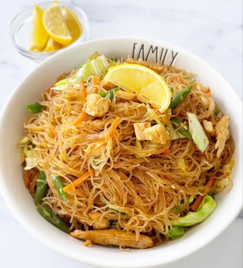 #pancit #bihon #filipinofood Filipino Pancit, Pancit Bihon, Welcome To My Kitchen, Asian Noodles, My Recipes, Filipino Recipes, My Kitchen, Pad Thai, Chinese Food