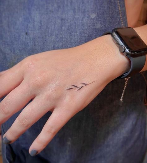 Minimal Tiny Tattoo, Minimal Tattoo Wrist, Delicate Tattoo Minimalist, Minimal Wrist Tattoo, Classy Tattoo, Tiny Tattoos For Women, Finger Tattoo For Women, Hand Tattoos For Girls, Hand And Finger Tattoos