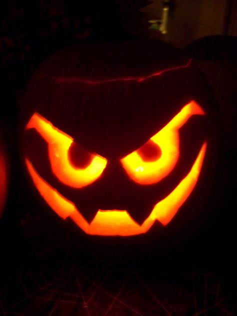 https://flic.kr/p/7bhK1L | Halloween Pumpkins | Jack made a cyclops pumpkin with a deranged grin.  I made a leering vampire. Vampire Carved Pumpkin, Halloween Pumpink Carving Ideas, Vampire Pumpkin Carving Ideas, Cyclops Pumpkin Carving, Vampire Jack O Lantern, Pumpkin Carving Ideas Vampire, Pumpkin Carving Vampire, Vampire Jackolantern, Vampire Pumpkin Carving