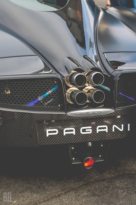 Pagani Kereta Sport, Pagani Zonda, Pagani Huayra, Cool Car Pictures, Exotic Sports Cars, Street Racing Cars, Classy Cars, Pretty Cars, Bugatti Veyron