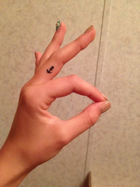 Anchor Finger Tattoo, Tiny Anchor Tattoo, Pinky Tattoo, Anker Tattoo Design, Small Anchor Tattoos, Tiny Finger Tattoos, Small Anchor, Anchor Tattoo Design, Anker Tattoo