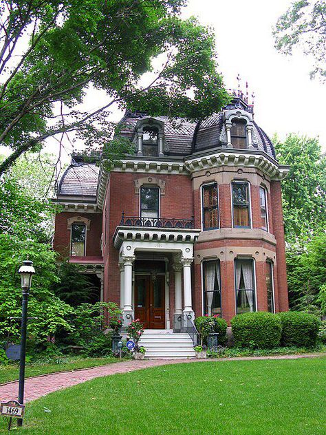 Lovely brick Victorian home Brick Victorian, Quincy Illinois, Old Victorian Homes, Victorian Beauty, Victorian Mansion, Victorian Style Homes, Old Mansions, Casas The Sims 4, Red Brick House