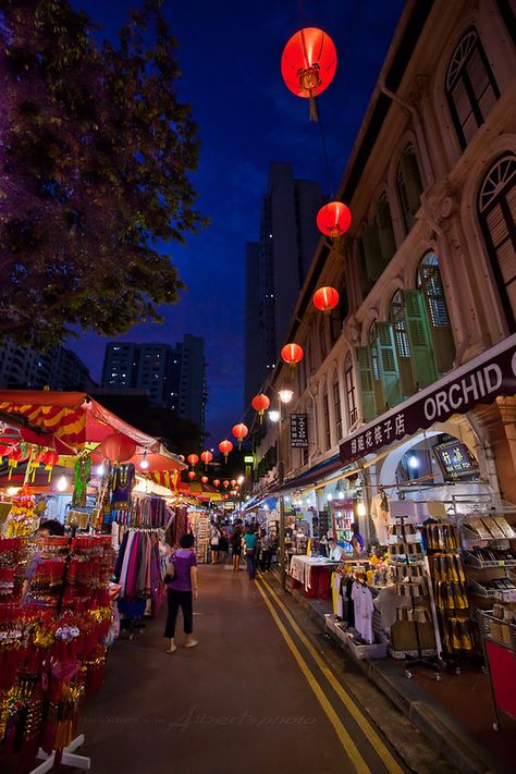 Chinatown Singapore Photoshoot, Singapore Travel Aesthetic, Singapore Nostalgia, Singapore Market, Singapore Aesthetic, Singapore Shopping, Singapore Street, Hawker Centre, Singapore Trip