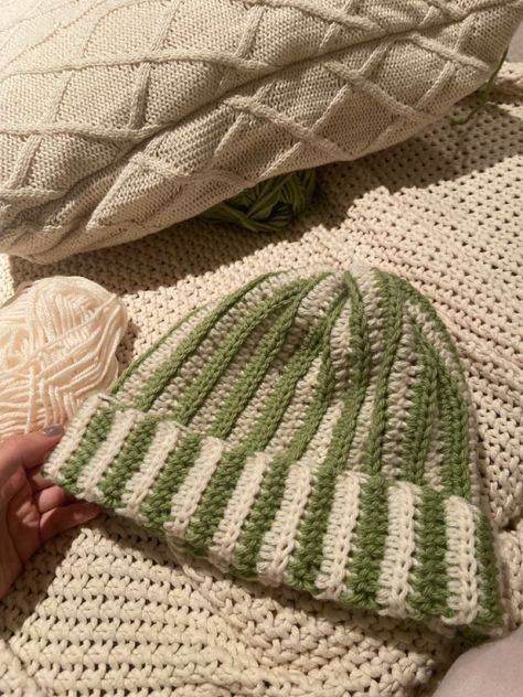 White And Green Crochet, Sage Green Crochet, Fall Crochet, Beige Crochet, White Beanies, Green Crochet, Brown Hats, Crochet Items, Crochet Beanie