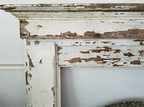 How to seal chipping paint without yellowing for that weathered, fixer upper look. Chipped Paint Look Diy, Chippy Paint Technique, Sealing Wood, Paint Chip Art, Farmhouse White, Lead Paint, Paint Techniques, Fixer Upper Style, Linoleum Flooring