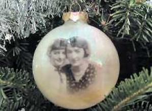 Create Your Own Heirloom Photo Ornament: Holiday Photo Ornament featuring my maternal grandmother and great-grandmother. Heirloom Ornaments, Photo Christmas Ornaments, Christmas Ornaments Homemade, Photo Ornaments, Christmas Ornaments To Make, Xmas Ornaments, Homemade Christmas, Christmas Deco, Xmas Crafts