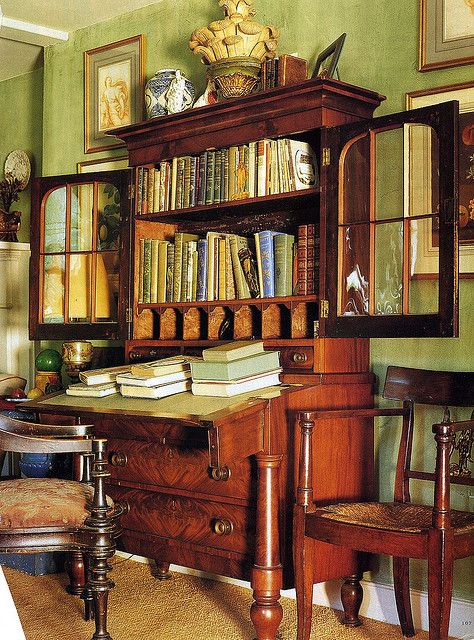 From magazines010 | Flickr - Photo Sharing! Basement Bookshelves, Gentleman's Study, European Interiors, Cozy Library, Unusual Furniture, English Decor, English Country Style, Green Walls, Deco Retro