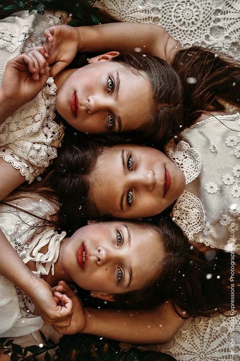 Sibling Photography Poses, Sisters Photoshoot Poses, Sister Photography, Family Photoshoot Poses, Sister Poses, Sibling Poses, Family Portrait Poses, Sibling Photography, Sibling Photos