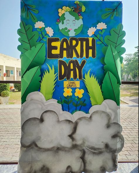 Soft board /paper art Earth Day Decoration In School, Soft Board Decoration, Assembly Ideas, Earth School, Soft Board, Earth Projects, Paper Work, Board Decoration, Class Decoration