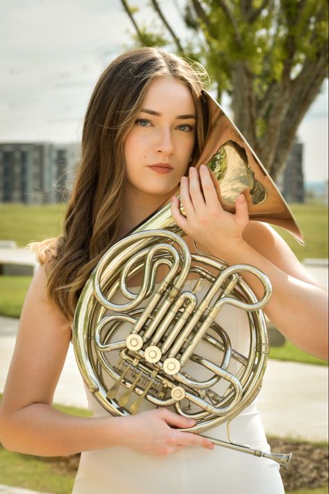 French Horn Senior Pictures, Senior Pictures With French Horn, Senior Picture Ideas With Instrument, Band Senior Pictures Saxophone, Senior Picture Ideas Instruments, Senior Picture Ideas Band Clarinets, French Horn Portrait, Piano Photoshoot, Band Senior Pictures