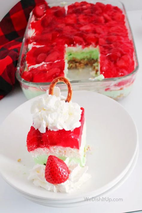 Strawberry Lime Holiday Pretzel Salad is the perfect blend of salty and sweet. A baked pretzel crust, a creamy lime Jell-O layer and topped with a layer of strawberry Jell-O with frozen strawberries. Of course topped off with whipped cream or cool whip. Pretzel Salad Strawberry, Holiday Pretzels, Jello Pretzel Salad, Salad Strawberry, Pretzel Mix, Pretzel Desserts, Peppermint Cheesecake, Pretzel Salad, Pretzel Crust