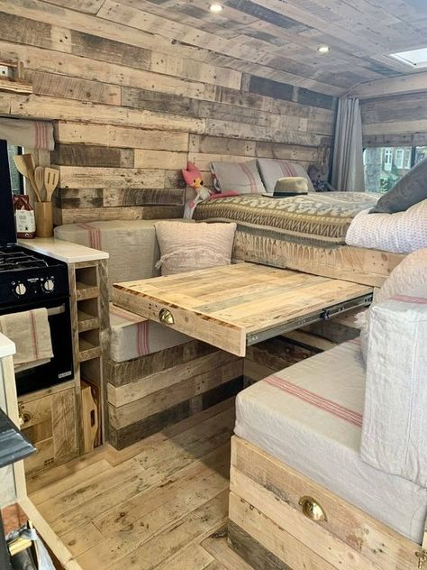 Pallet Wood Campervan idea Hiace Camper, Rustic Interior Design, Vans Vintage, Camper Interior Design, Vintage Camper Remodel, Kombi Home, Van Conversion Interior, Build A Camper Van, Van Life Diy