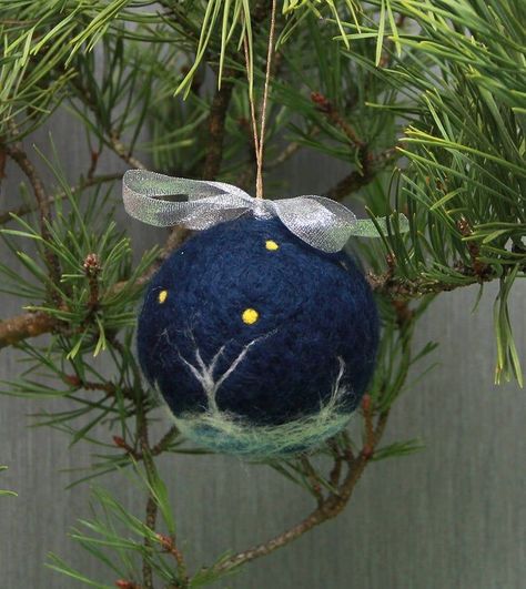 Needle Felting Christmas, Needle Felt Christmas, Felting Christmas, Wool Crafts Diy, Felt Ornaments Diy, Easter Fairy, Diy Tree Decor, Felted Christmas, Handmade Gifts Diy