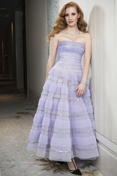 Lilac Evening Gown, Jessica Chastain Dress, Pretty Cocktails, Armani Privé, Jessica Chastain, Lilac Dress, Classic Dress, Wedding Dresses Vintage, Beautiful Gowns