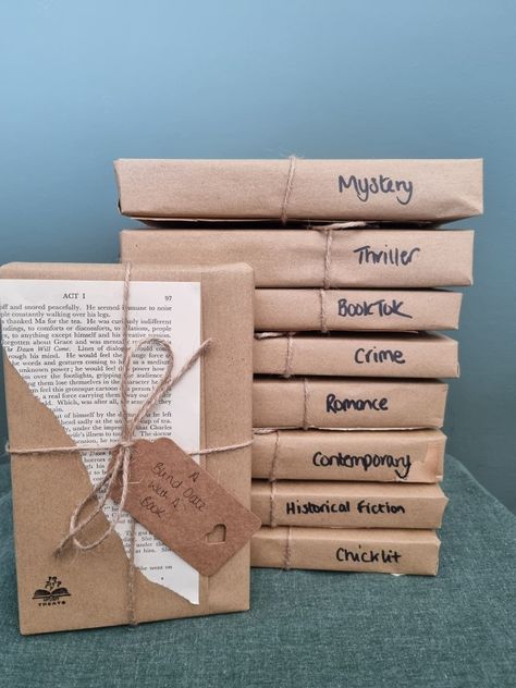 Book Packaging Ideas, Book Wrapping Ideas, Book Exchange Party, Book Gift Ideas, Book Themed Birthday Party, Homemade Gift Baskets, Blind Date With A Book, Date With A Book, Book Exchange