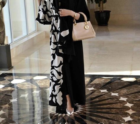 Sample Abaya 16 Abaya Designs Black, Latest Abaya Designs, Designs Black And White, Latest Abaya, Abaya Designs Latest, Modern Abaya, Abaya Fashion Dubai, Black Prints, Niqab Fashion