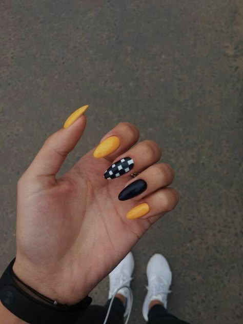 Racing Nails, 30 Nails, Yellow Nails Design, Nails Yellow, Nagellack Trends, Nail Art Designs Summer, Nail Design Inspiration, Fall Nail Colors, Yellow Nails