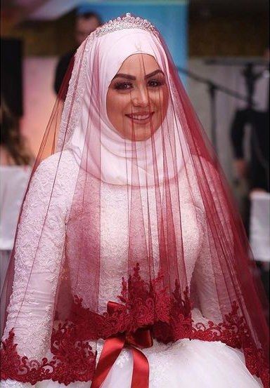 Traditionally, many Turkish brides wear a red veil rather than a white one, because it shows her chastity. Turkish Wedding Dress Traditional, Fashion Tools, Niqabi Bride, Wedding Dresses Hijab, Turkish Bride, Muslim Wedding Hijab, Wedding Dresses Muslim, Wedding Hijab Styles, Red Veil