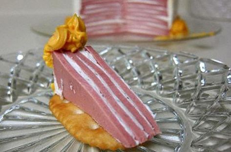 Bologna Cake, Football Parties, Gross Food, Food Ads, Weird Food, Retro Recipes, Holiday Entertaining, Party Snacks, Vintage Recipes