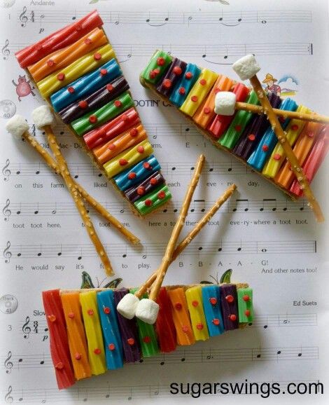 Instrument Craft, Music Birthday Party, Diy Instruments, Preschool Snacks, Edible Crafts, Music Crafts, 3d Quilling, Diy Musical Instruments, Music Birthday