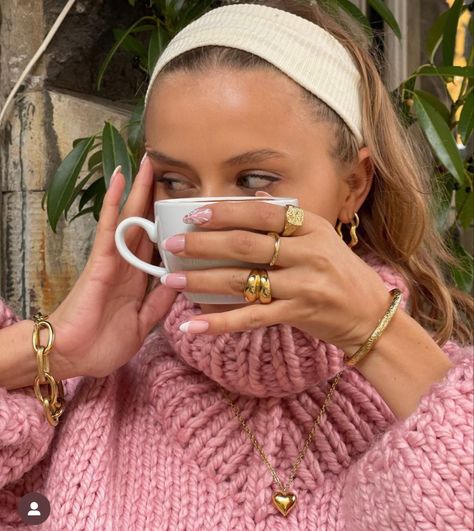 Pink Jumper Outfit, Clean Girl Fall, Nails Pics, Anna Astrup, Deep Red Nails, Pink Jumper, Coffee Obsession, Hairstyles For Layered Hair, Thick Sweater