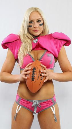 Lingerie Football League Portrait Session Ladies Football League, Lingerie Football, Legends Football, American Sports, Sports Pictures, Girls Uniforms, Sporty Girls, Womens Football, A Football