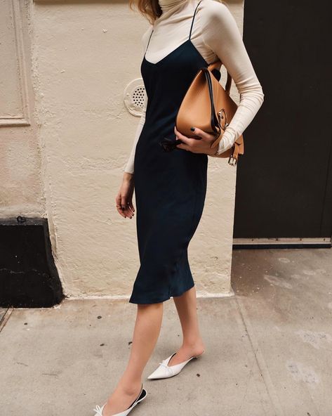 What To Wear To Valentine's Day Dinner, Because You Don't Need To Overthink It Black Slip Dress Outfit, Slip Dress Outfit, Quoi Porter, 2024 Style, Black Slip Dress, Outfit Trends, Black Midi, Winter Mode, Dress Outfit