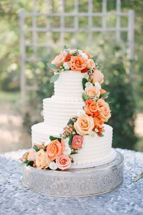 Orange Wedding Decorations, Orange Wedding Cake, Ivory Wedding Cake, Colorful Wedding Cakes, Green Wedding Cake, Wedding Themes Spring, Wedding Cake Roses, Floral Wedding Cakes, Buttercream Wedding Cake