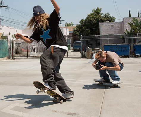 90s Skater Outfits, 2000s Skater Fashion, Skater Style Outfits, Skater Style Men, Mid 90s Aesthetic, Dani California, Skater Fashion, Katherine Waterston, 2000s Skater