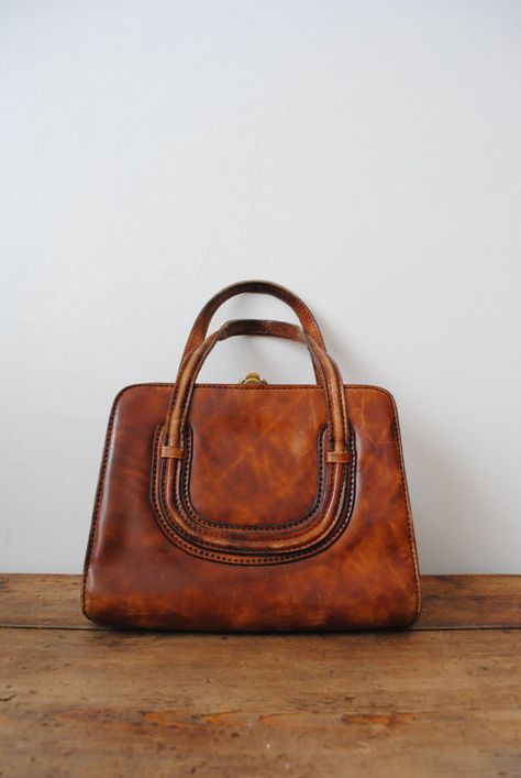 Purse Style, Western Outfits Men, Handbags Vintage, Fall October, Vintage Leather Handbag, Retro Bags, Vintage Handbag, Lv Bags, Vintage Leather Bag