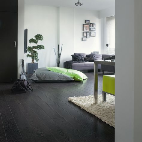 black floor Dark Grey Laminate Flooring, Floor Bedroom Ideas, Black Laminate Flooring, Grey Laminate Flooring, Dark Grey Living Room, Laminate Flooring Colors, Installing Laminate Flooring, Oak Laminate Flooring, Grey Laminate